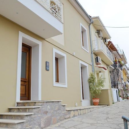 Roloi Suites Nafpaktos Buitenkant foto