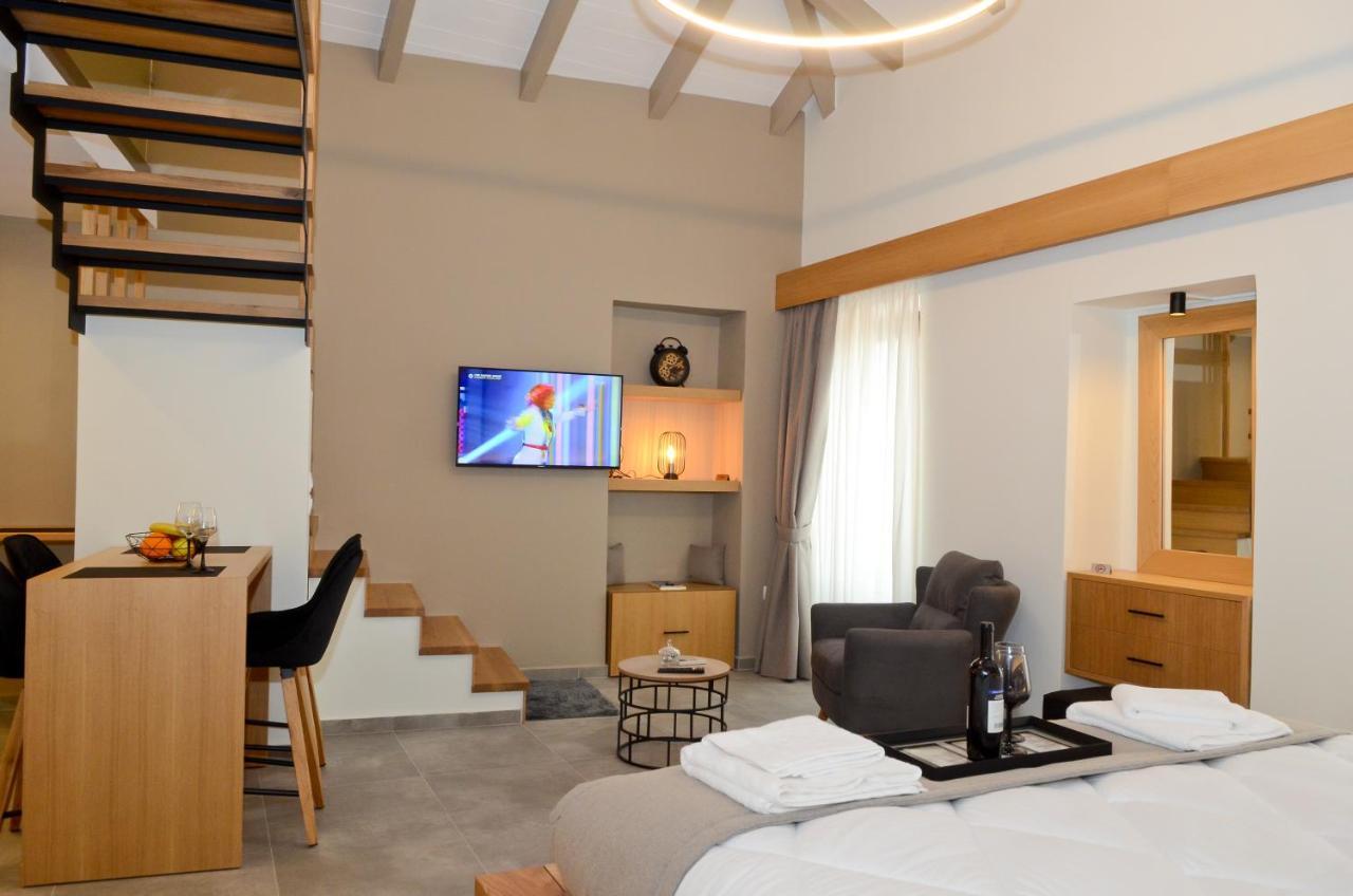 Roloi Suites Nafpaktos Buitenkant foto