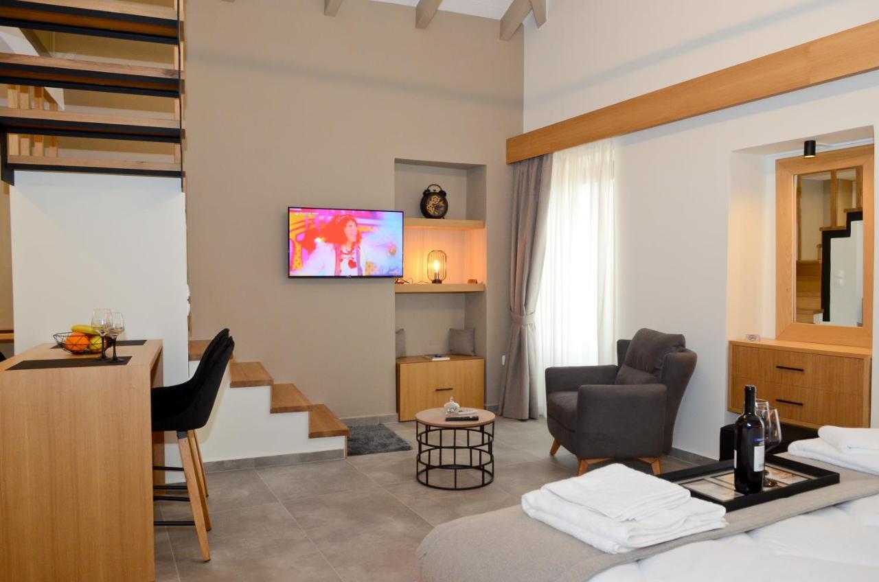 Roloi Suites Nafpaktos Buitenkant foto