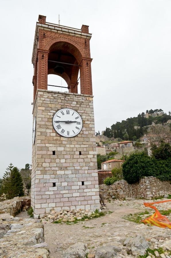 Roloi Suites Nafpaktos Buitenkant foto